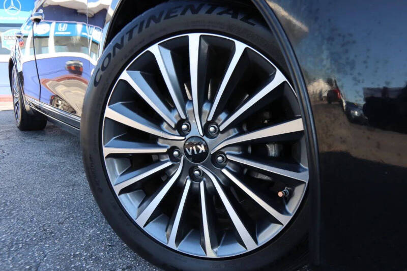 2017 Kia Cadenza Technology