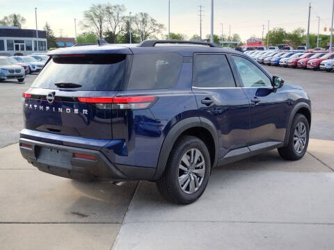 2025 Nissan Pathfinder SV