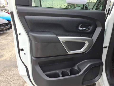 2017 Nissan Titan SV