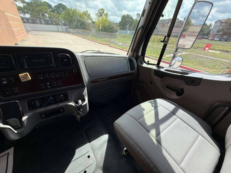2016 Freightliner M2 106