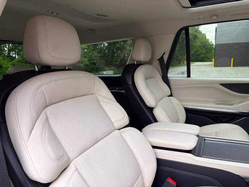 2027 Lincoln Navigator Reserve