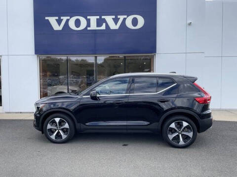 2025 Volvo XC40 B5 Plus Bright Theme