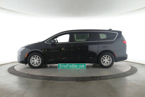 2027 Chrysler Pacifica Select