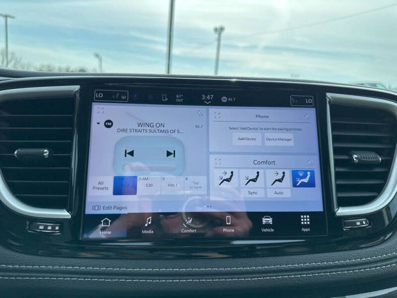 2023 Chrysler Pacifica Plug-In Hybrid Touring L