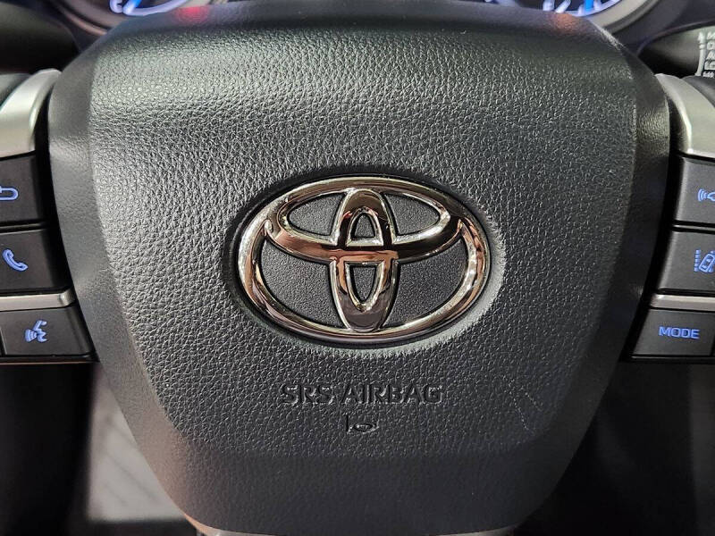 2022 Toyota Highlander Hybrid Platinum