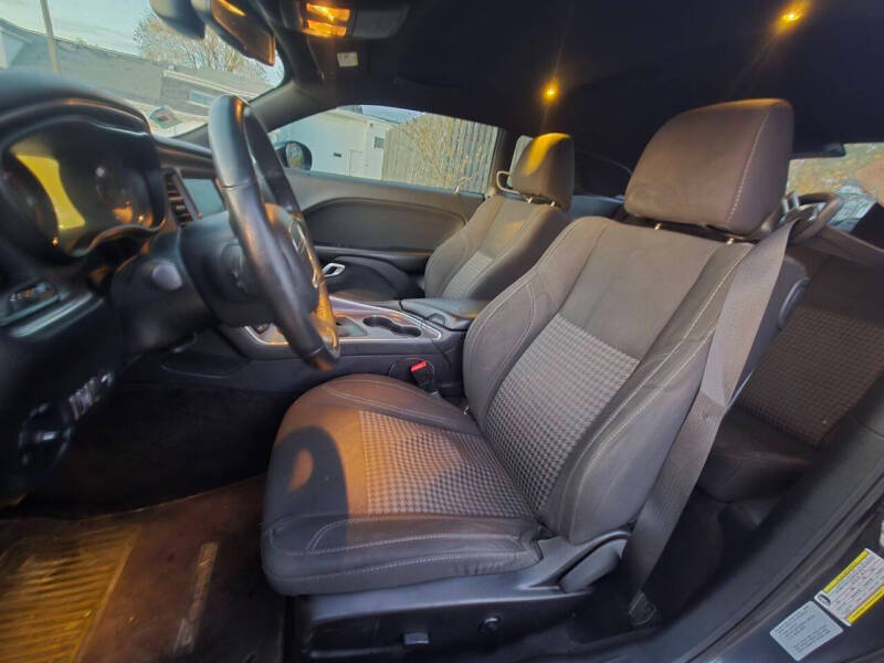 2016 Dodge Challenger SXT Plus