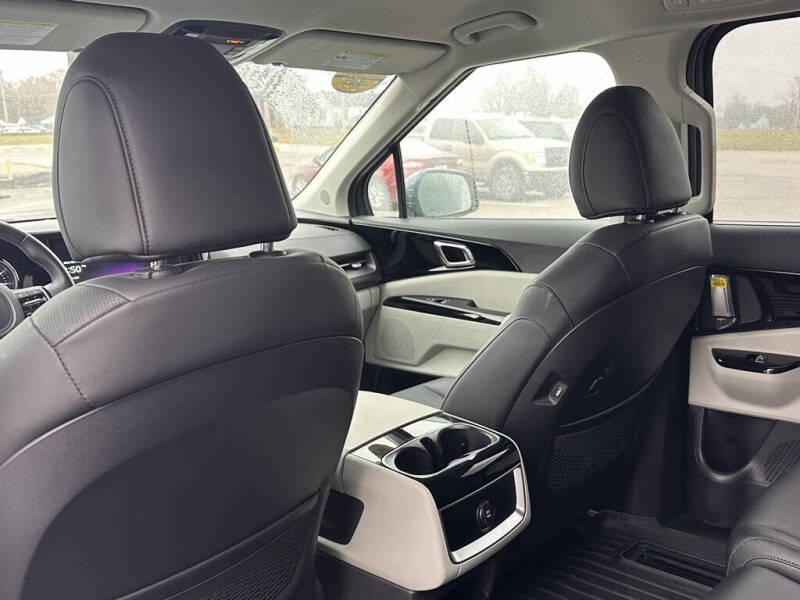 2024 Kia Carnival EX