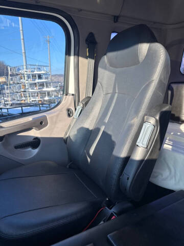 2006 Freightliner M2 106