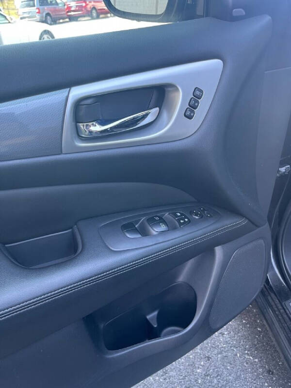 2017 Nissan Pathfinder SL