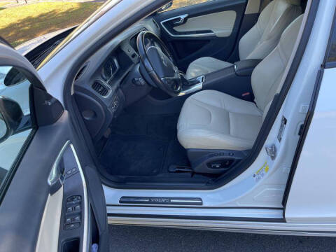 2015 Volvo V60 Cross Country T5