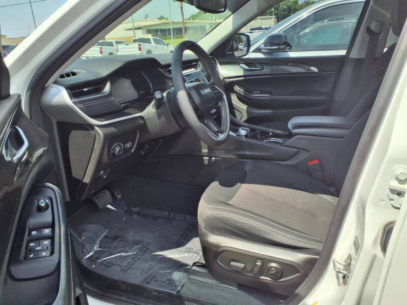 2023 Jeep Grand Cherokee Laredo