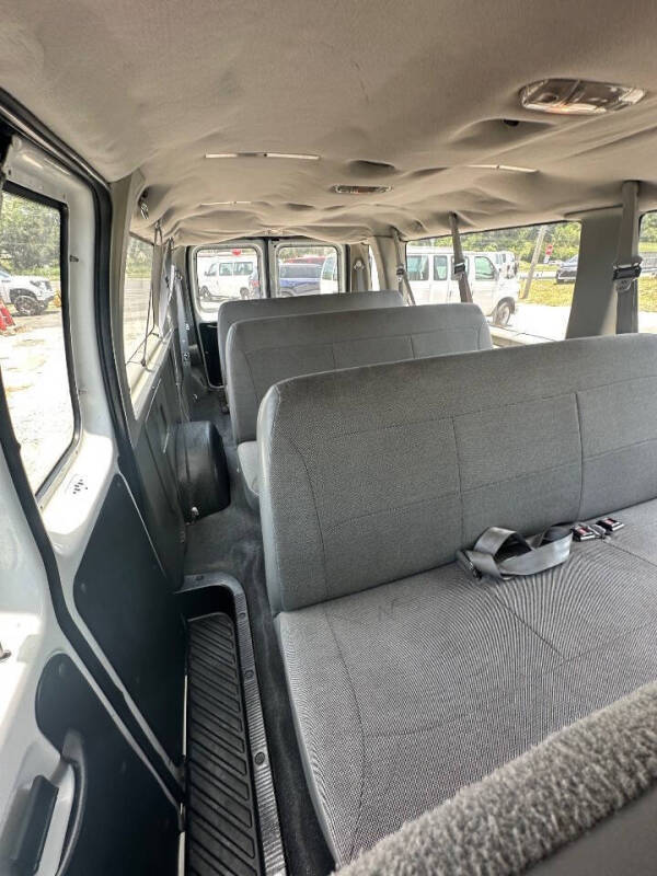2003 Ford E-Series E-350 SD XLT