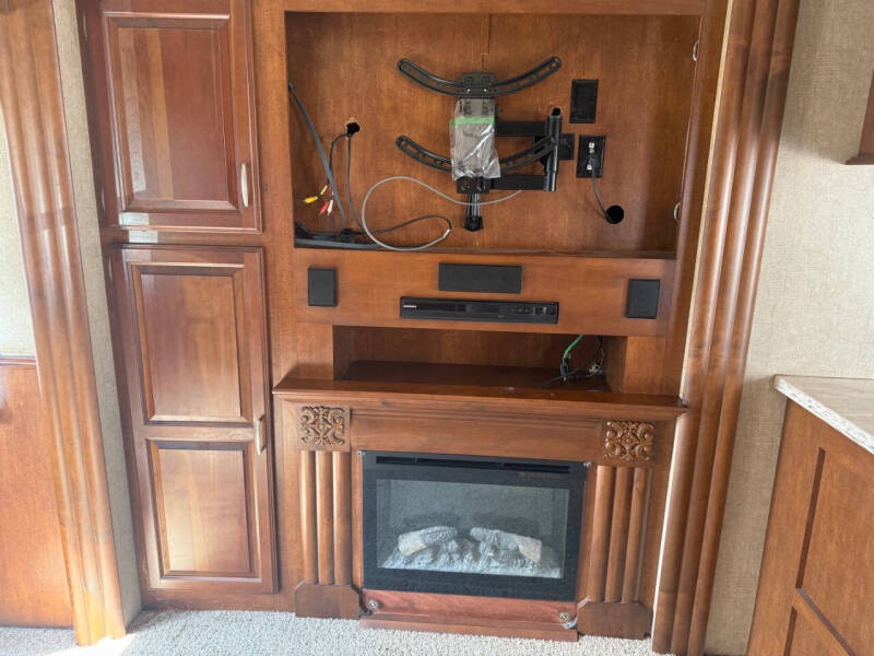 2013 KZ Stoneridge 36' 5th wheel 4 slides