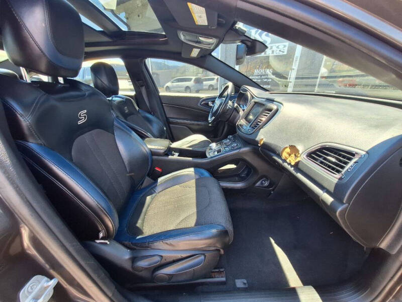 2015 Chrysler 200 S