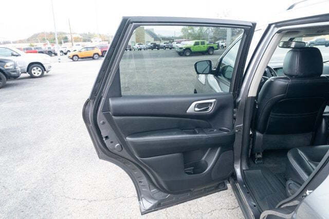 2017 Nissan Pathfinder SL