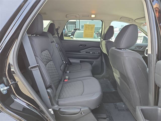 2024 Nissan Pathfinder SV