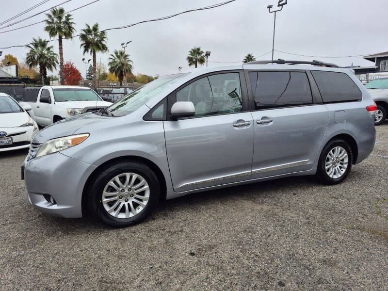2014 Toyota Sienna XLE 8-Passenger