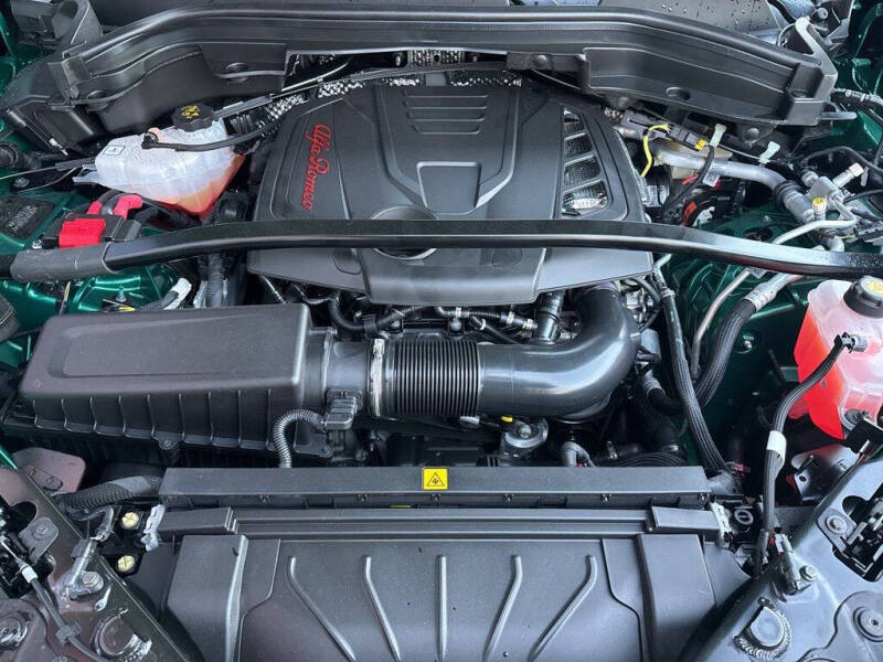 2025 Alfa Romeo Stelvio Intensa