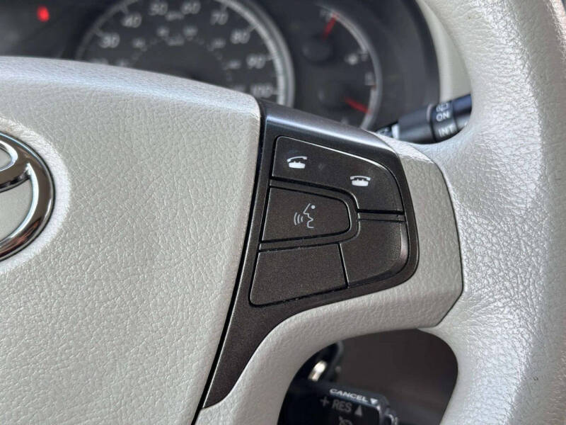 2013 Toyota Sienna LE Mobility 7-Passenger