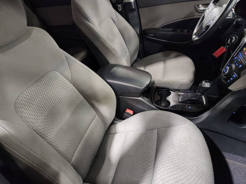 2016 Hyundai Santa Fe SE