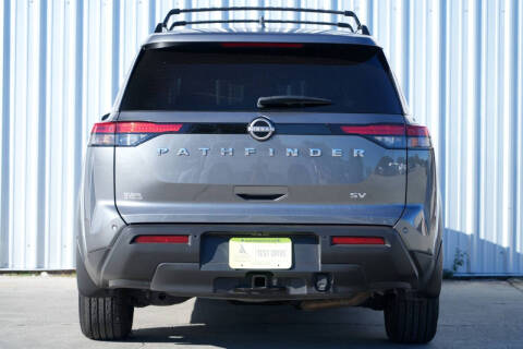 2022 Nissan Pathfinder SV