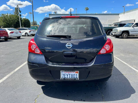 2009 Nissan Versa 1.8 S