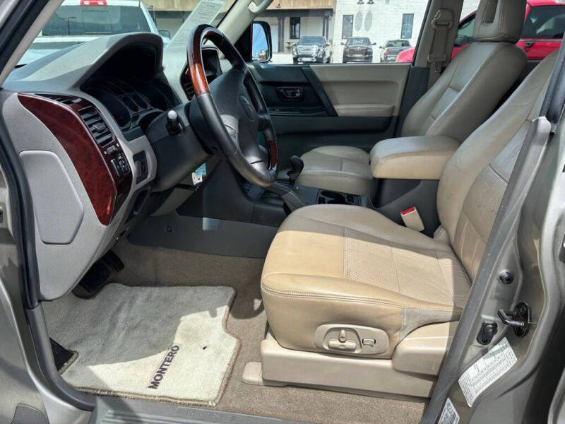 2001 Mitsubishi Montero Limited