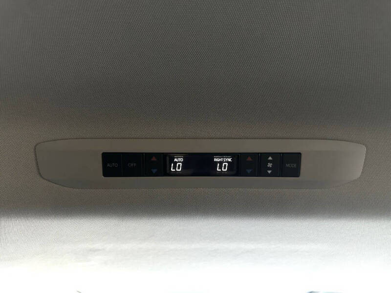 2025 Toyota Sienna XLE 8-Passenger
