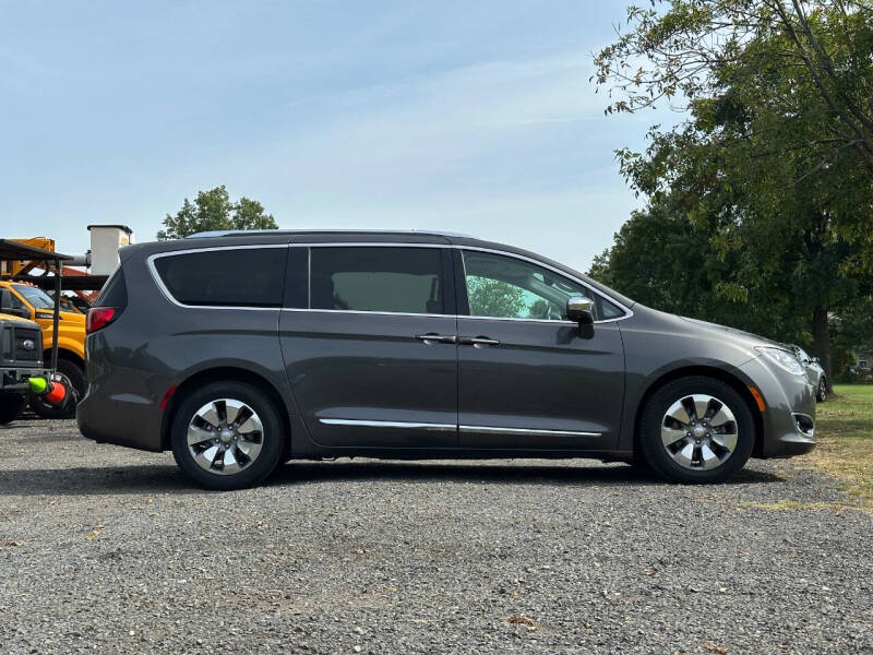 2017 Chrysler Pacifica Hybrid Platinum