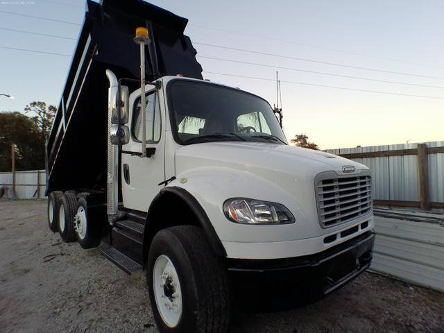 2013 Freightliner M2 106