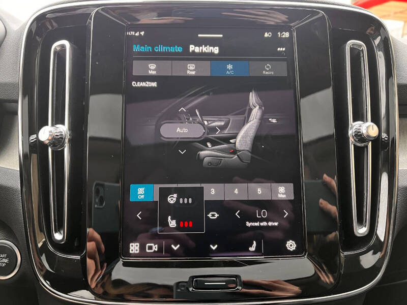 2025 Volvo XC40 B5 Plus Dark Theme