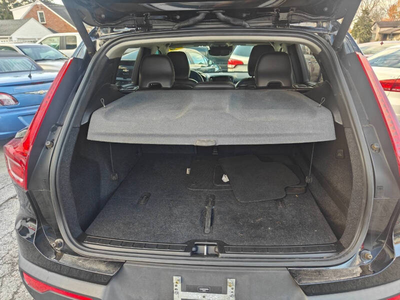 2019 Volvo XC40 T5 Momentum