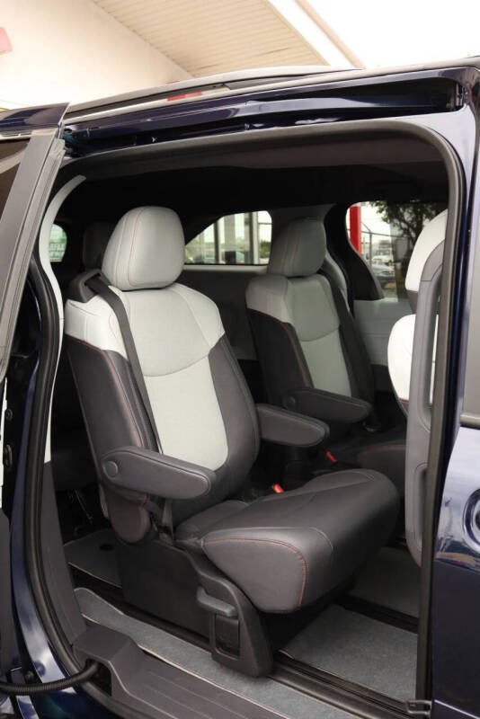 2024 Toyota Sienna XSE 7-Passenger