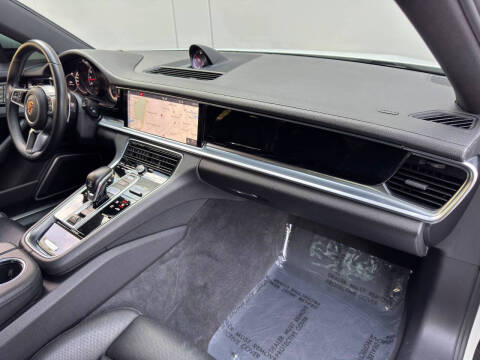 2018 Porsche Panamera 4