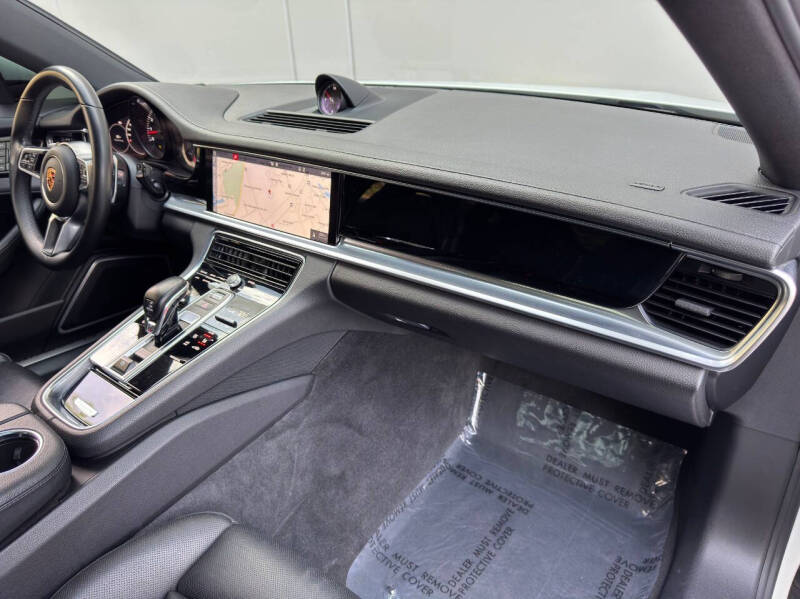 2018 Porsche Panamera 4