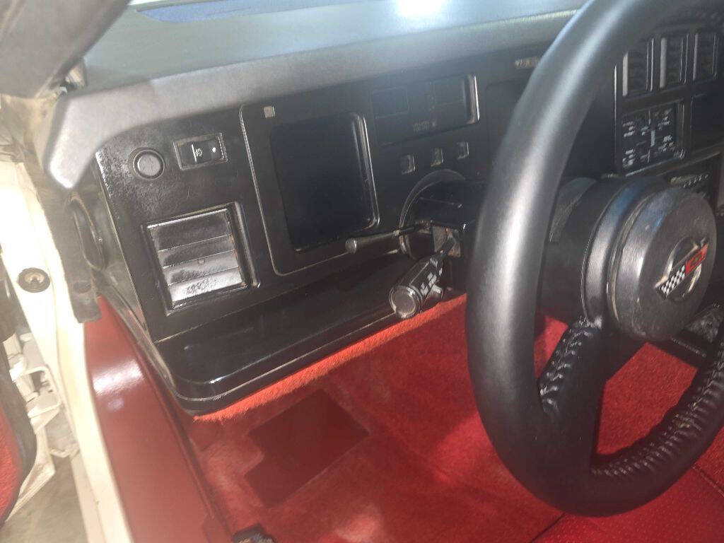 1985 Chevrolet Corvette 17
