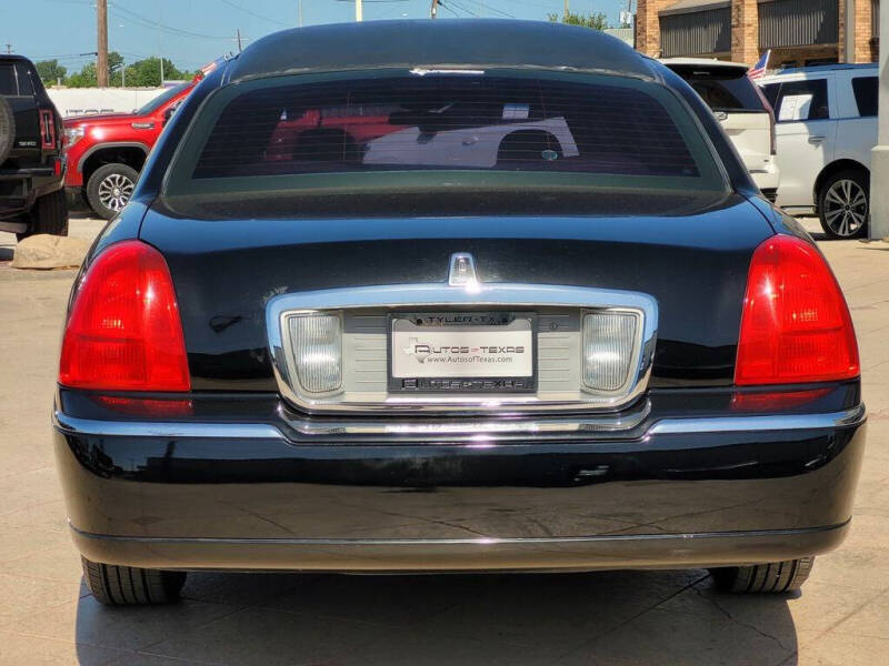 2003 Lincoln Town Car Executive