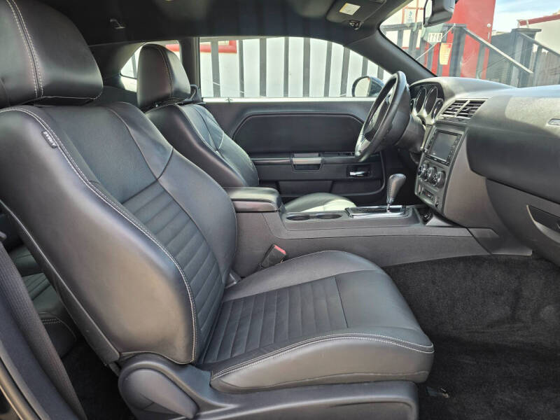 2012 Dodge Challenger R/T Plus