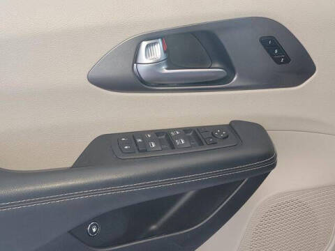 2023 Chrysler Pacifica Plug-In Hybrid Touring L