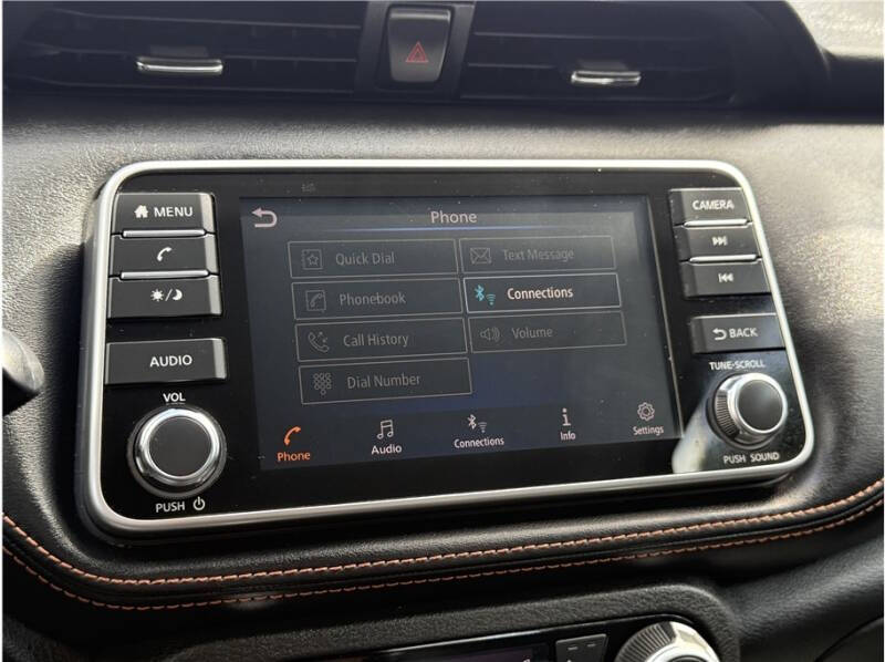 2020 Nissan Kicks SR