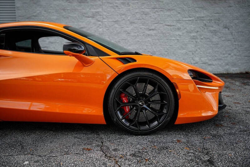 2023 McLaren Artura
