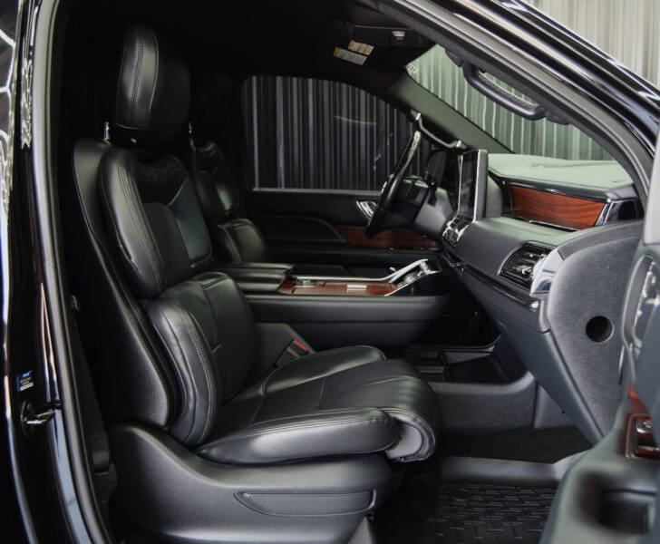 2022 Lincoln Navigator L Standard