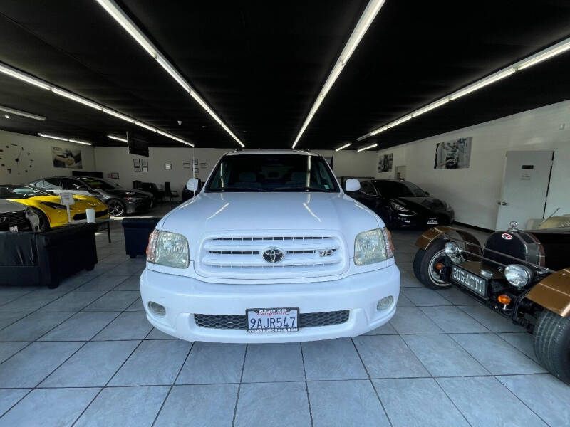 2004 Toyota Sequoia SR5