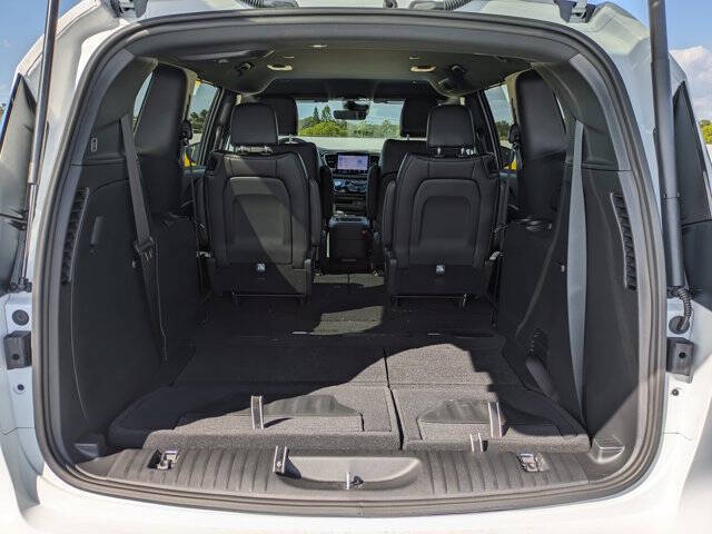 2026 Chrysler Voyager LX