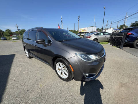 2017 Chrysler Pacifica Touring-L Plus