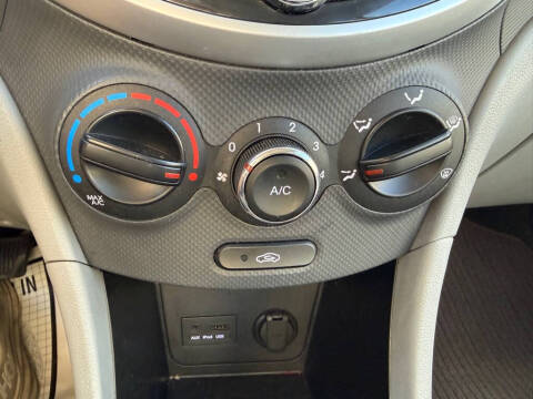 2013 Hyundai Accent SE