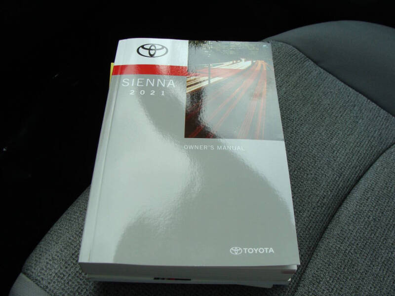 2021 Toyota Sienna LE 8-Passenger