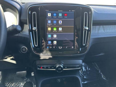 2025 Volvo XC40 B5 Core Bright Theme