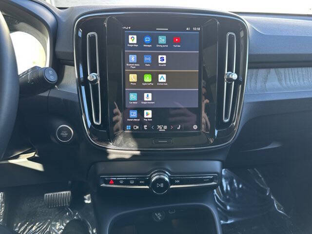 2025 Volvo XC40 B5 Core Bright Theme