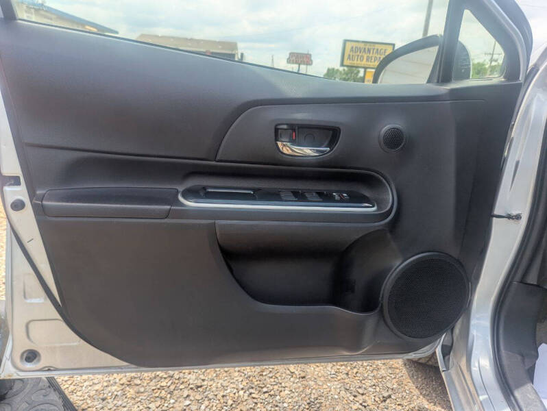 2016 Toyota Prius c Four